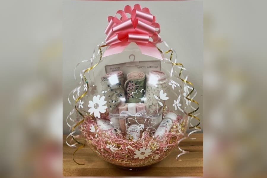 Bee Merry offers stuffed balloons to Cy-Fair community