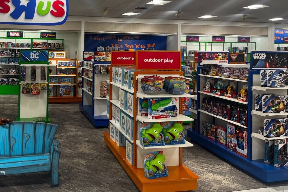 Macy’s at Willowbrook Mall welcomes Toys 'R' Us store