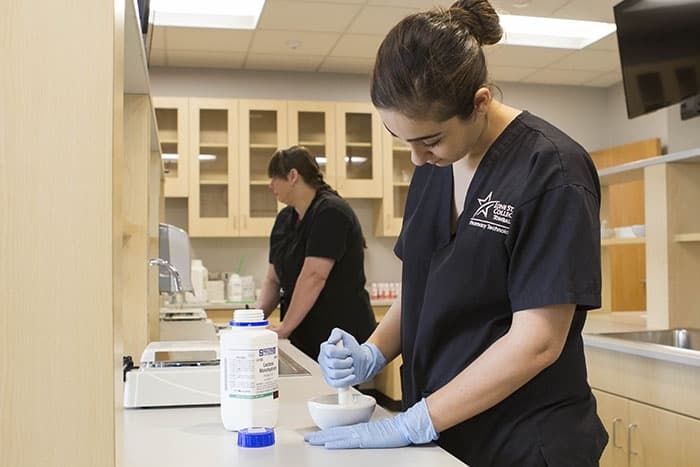 Lone Star College-Tomball decreases pharmacy technology admission requirements
