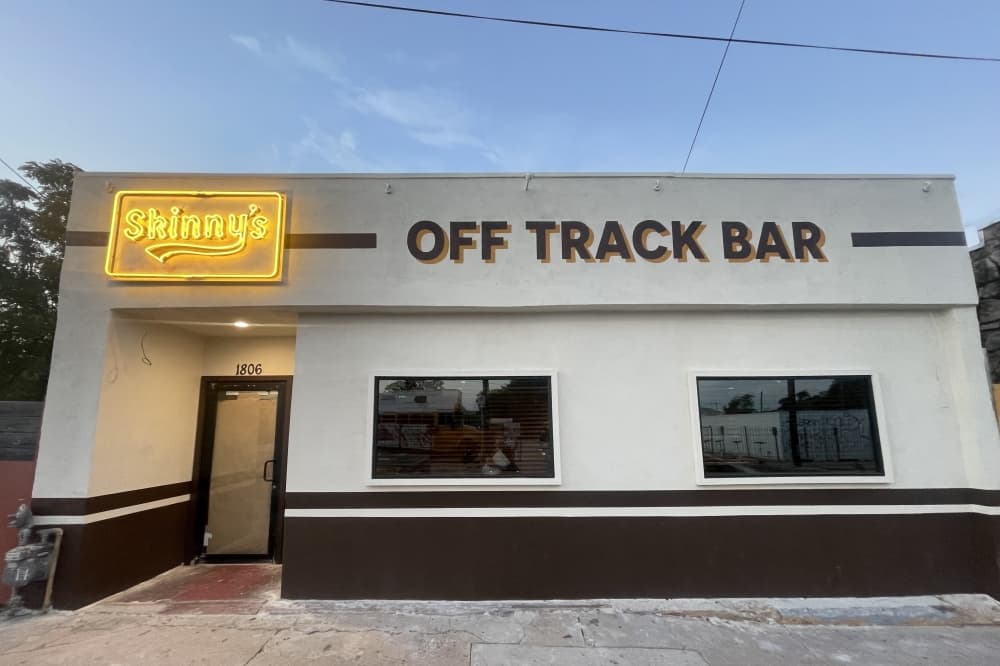 New '70s-themed sports bar opens in East Austin