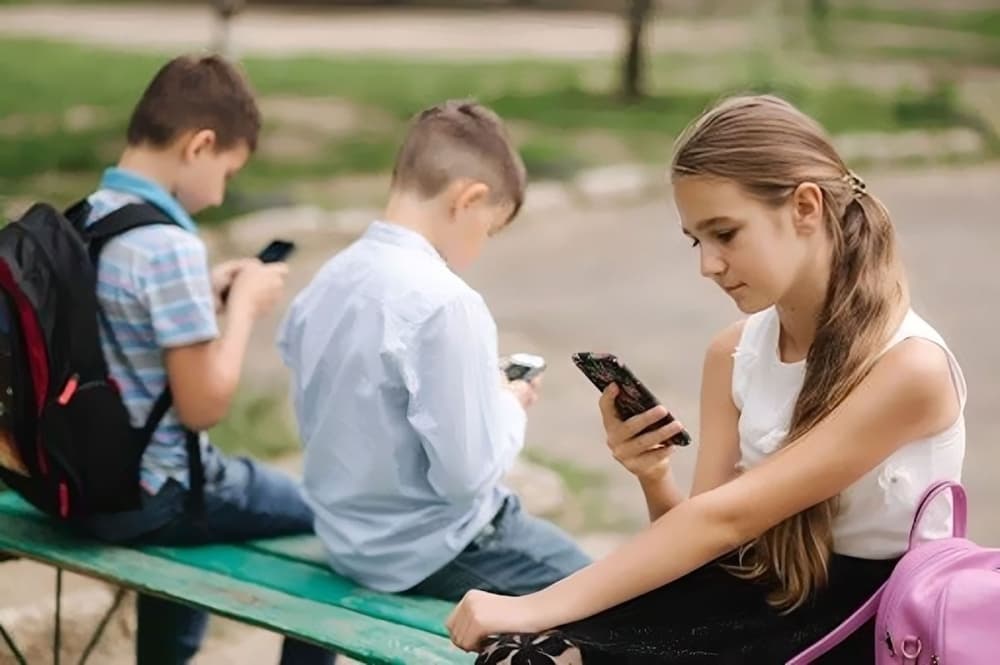 Richardson ISD cellphone policy seeing teacher support, concern from parents, according to survey