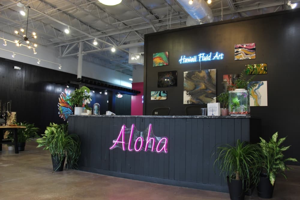 Hawaii Fluid Art offers classes on acrylic pour painting in Frisco