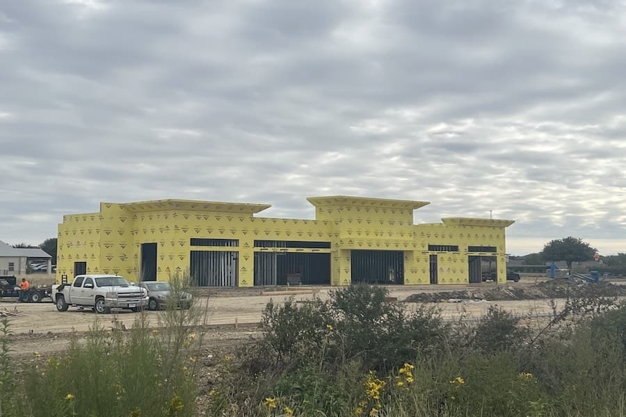 Amberwood Retail Center rises across from Dry River District in Kyle