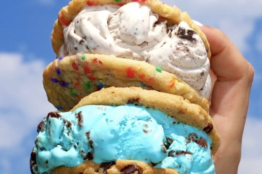 Customizable ice cream sandwich shop The Baked Bear now open in Webster area