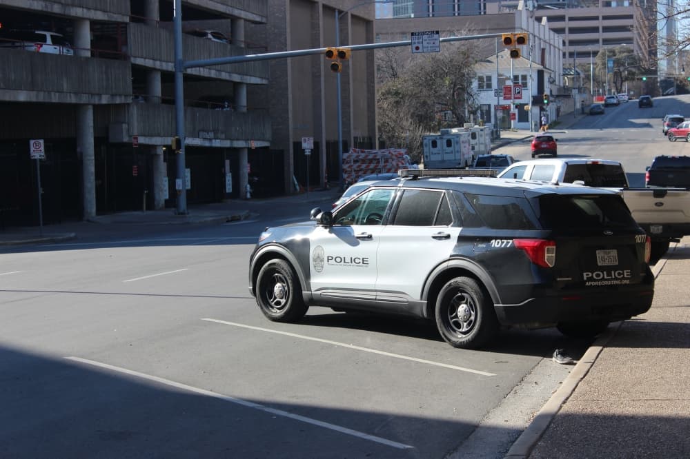 Austin stopgap plan for police contract includes 4% pay increases, retention efforts