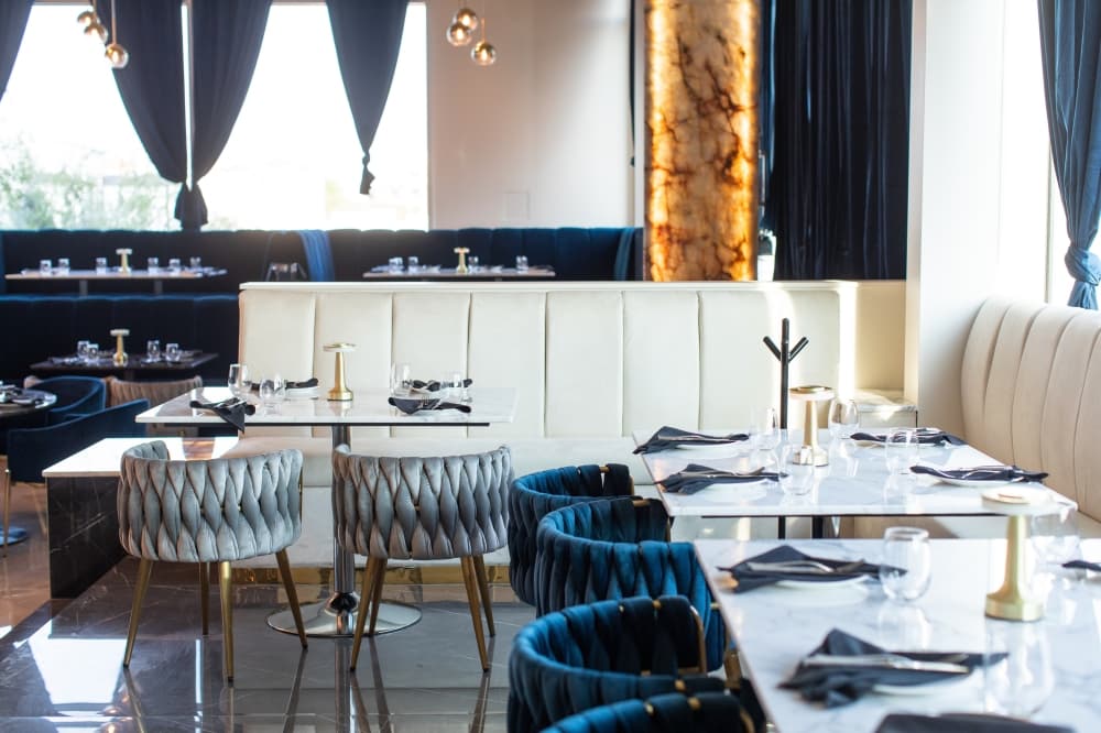 Entertainment restaurant, lounge Se7en now open in Upper Kirby