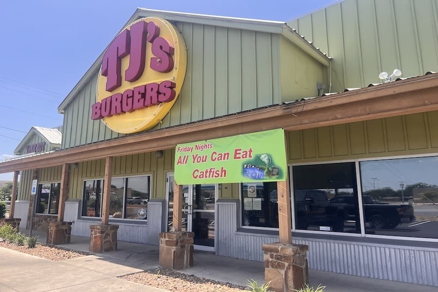 TJ's Burgers & More in New Braunfels shutters doors after property sale