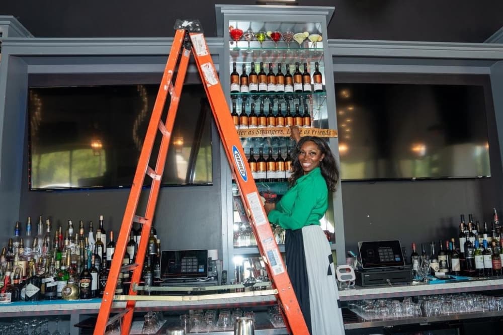 B's Wine Bar hosts live music, wine tastings at new Missouri City location