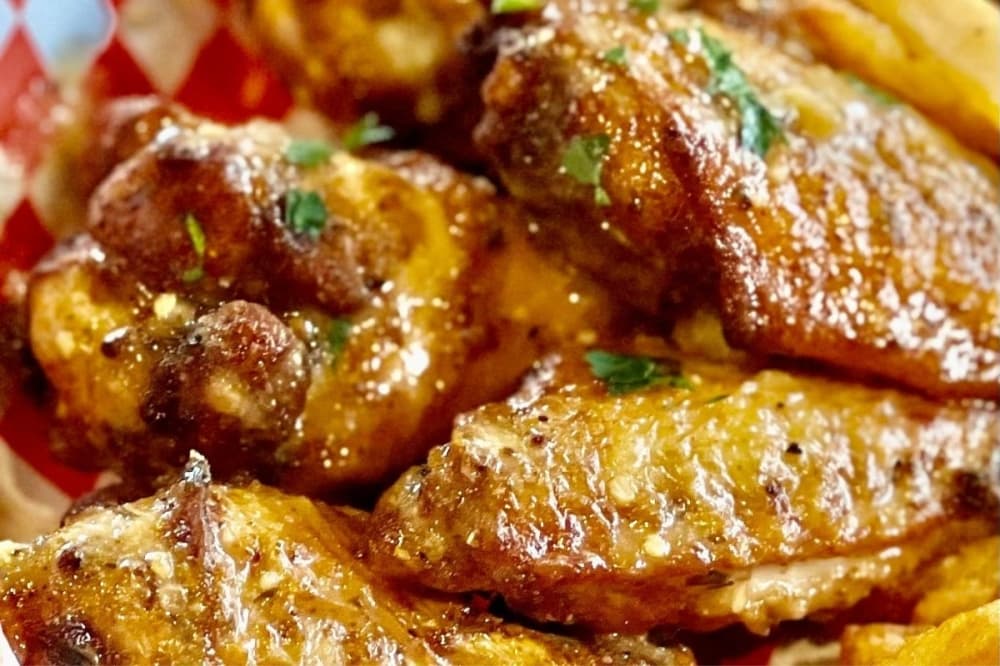 Wings N' Wine opens Sugar Land location