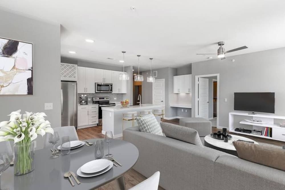 Lenox Sienna welcomes residents to Missouri City apartments