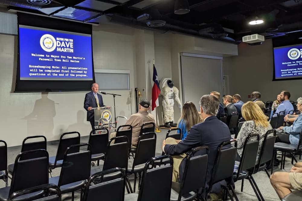 Houston mayor pro tem says goodbye during final town hall