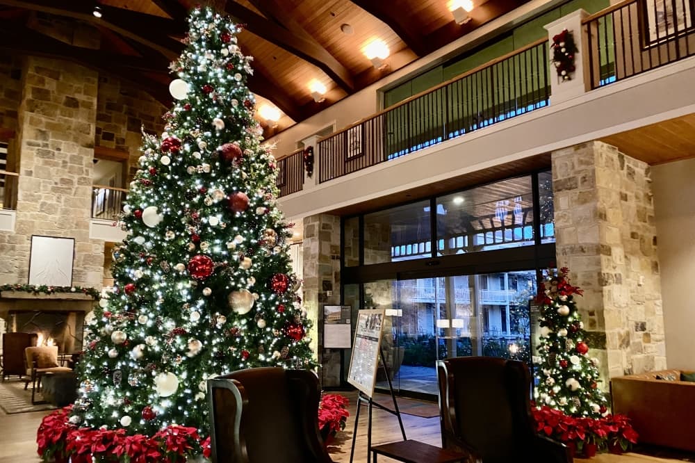 Cheers to the season: Enjoy festive drinks, Santa’s Workshop at Hyatt Regency Lost Pines Resort