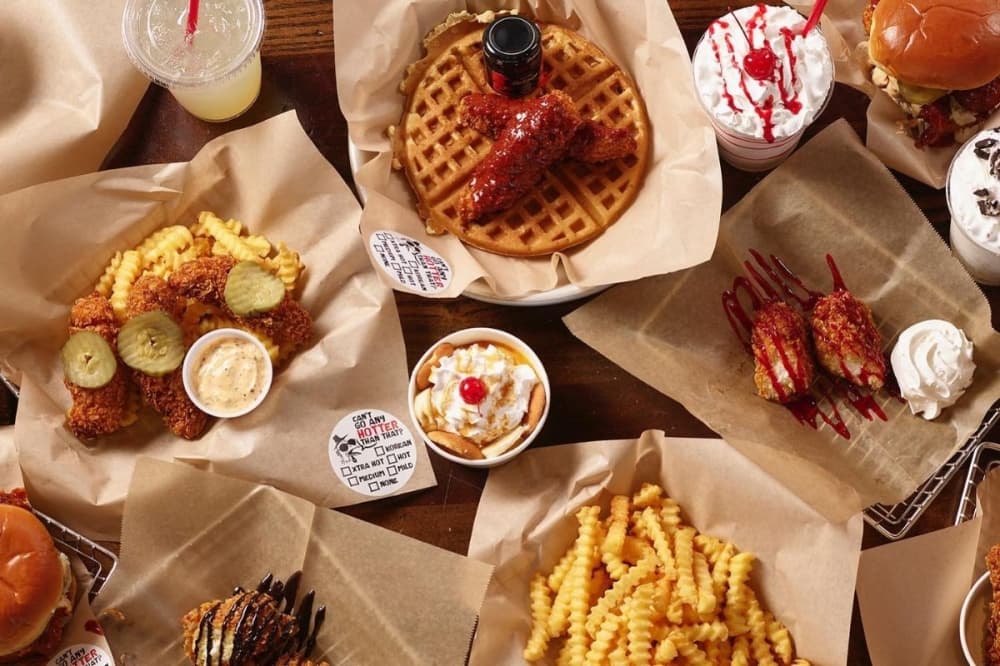 Taco, hot chicken eatery now open on Beltway 8, near Pearland