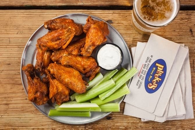 Pluckers Wing Bar coming to Meyerland