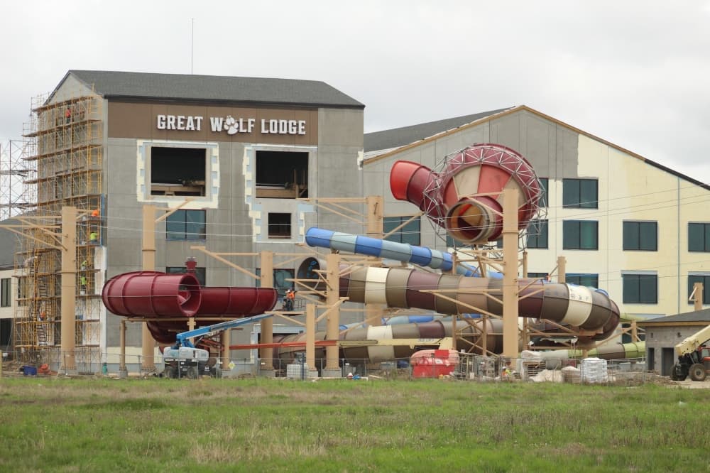 Great Wolf Lodge moves up opening date, announces job fair