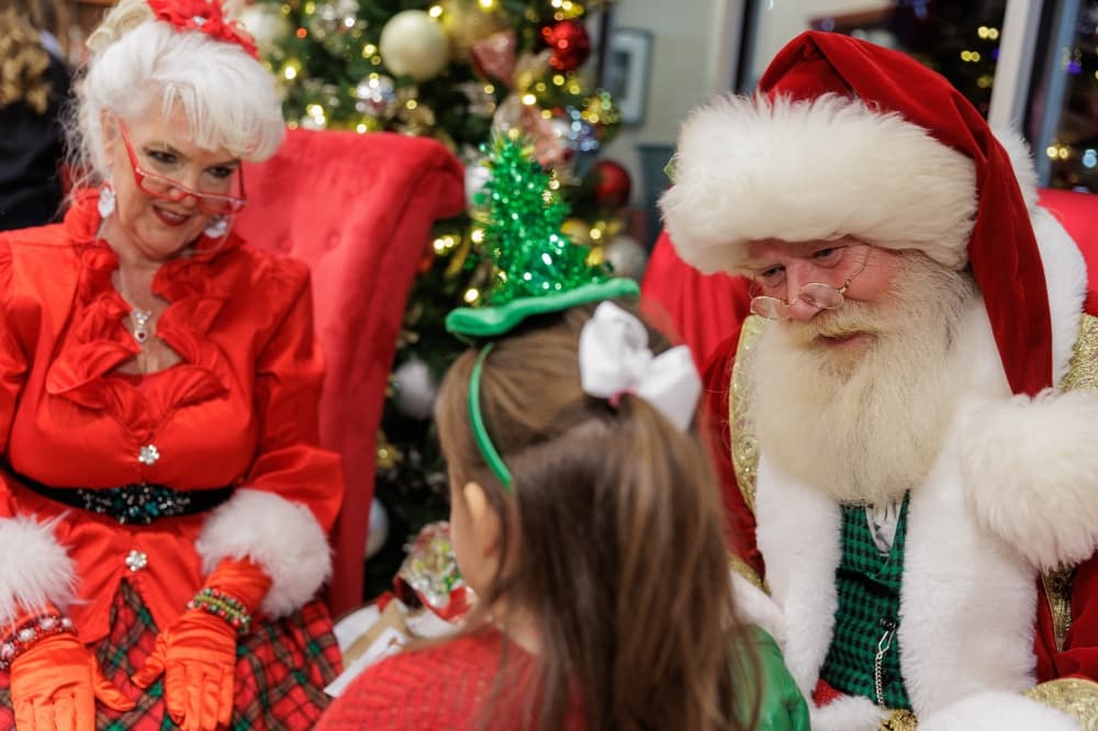 Santa Claus to bring cookies, cheer to Bastrop's Frost Bank Dec. 7