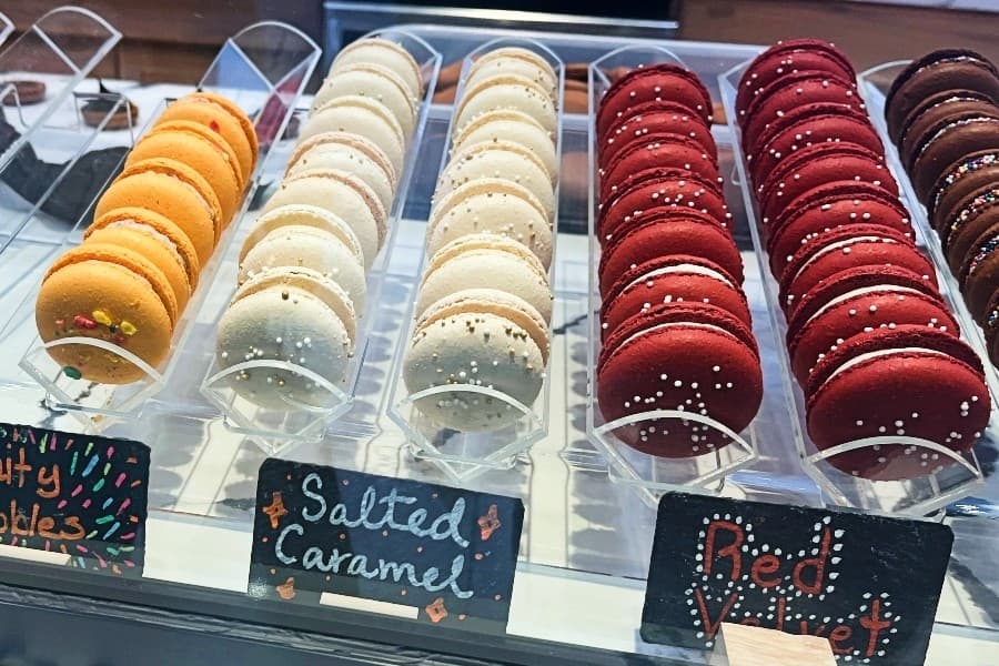 Melody’s Macarons reopens dessert spot in Grapevine Mills