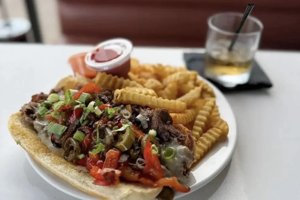 New food, drink lounge opens in Pearland