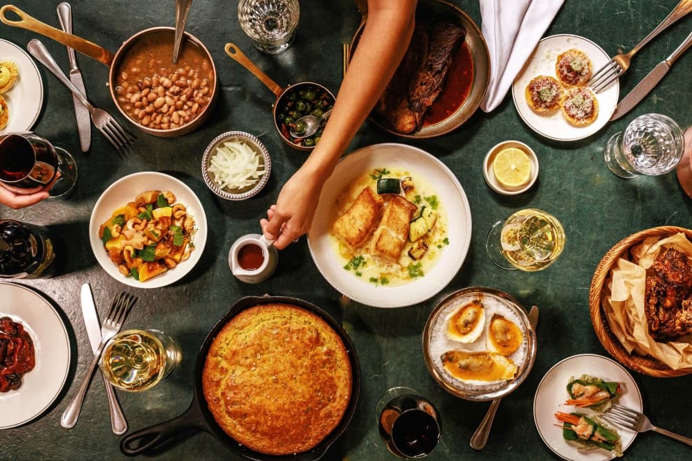 An image of the food and drinks served.