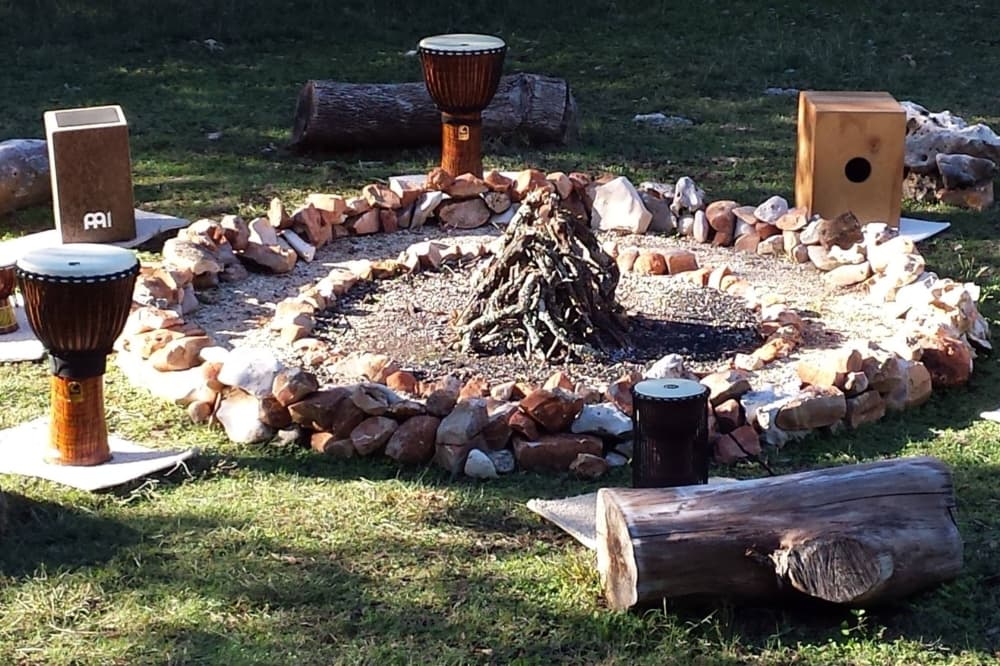 An image of an instrument circle.