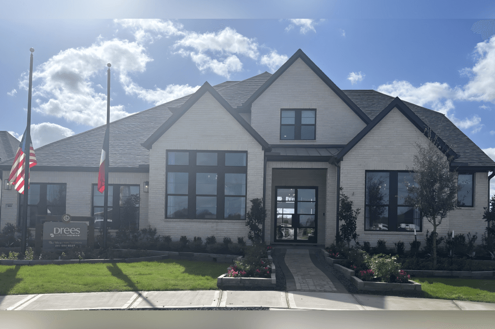 Drees Custom Homes exterior in Legacy community on 70-foot homesite