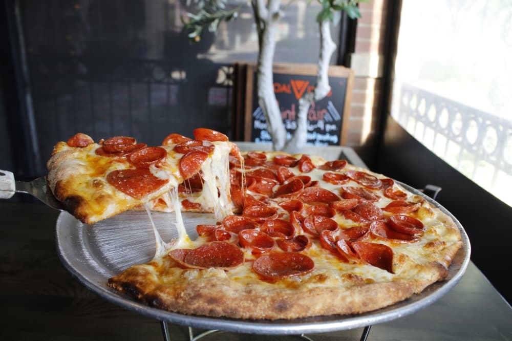 Coal Vines Pizza and Wine Bar creates guest experience with 'concierge level of service,' entertainment