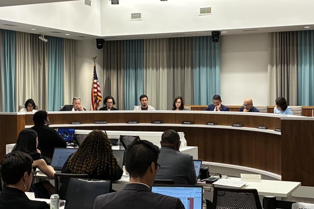 Austin ISD adopts $887M budget, keeps librarians after late-night vote
