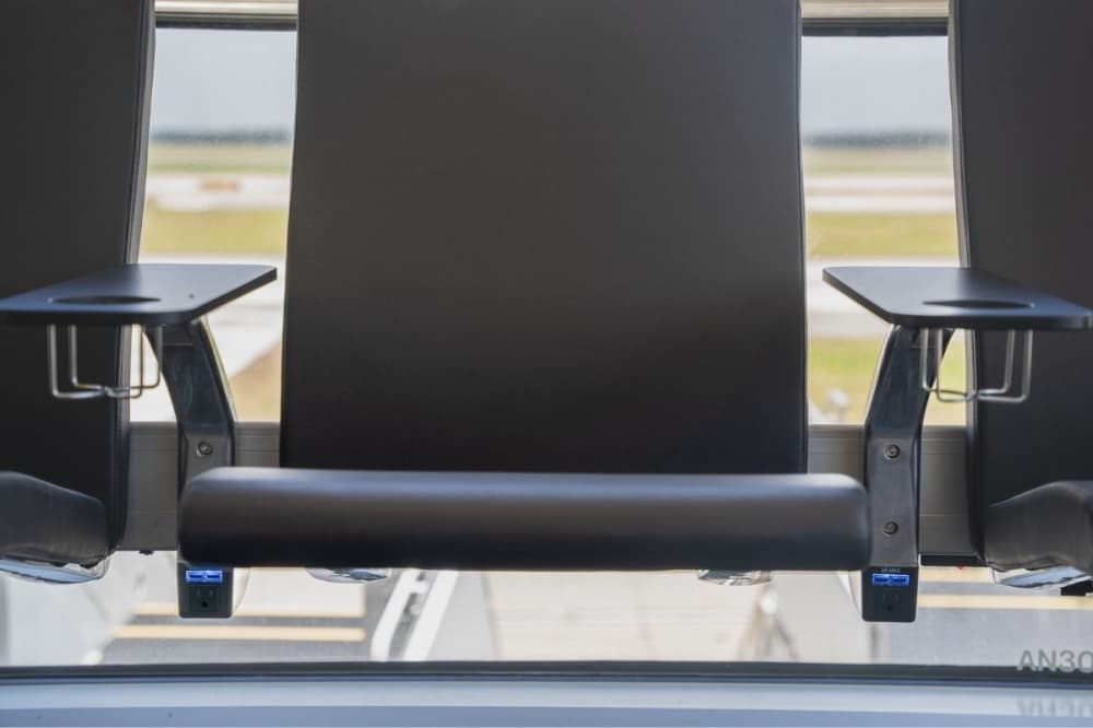 New seating at IAH gives travelers more places to sit, charge up
