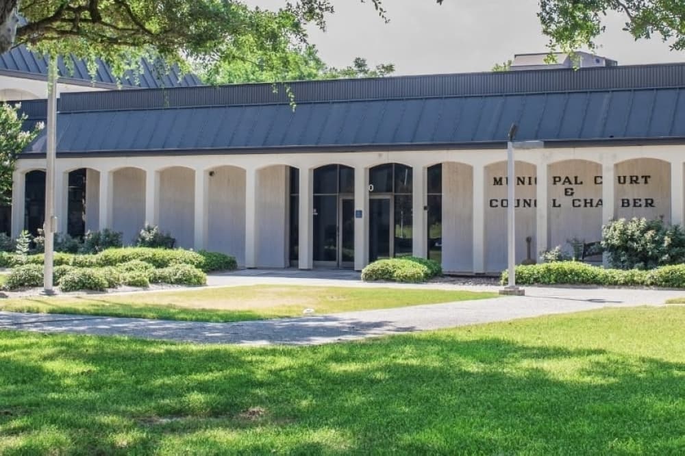 League City awards $4M for Oaks of Clear Creek detention pond, considering walkable paths