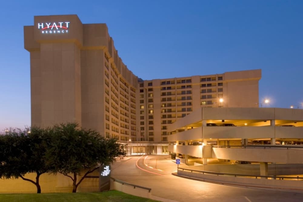 Dallas Fort Worth International Airport buys hotel for $193 million