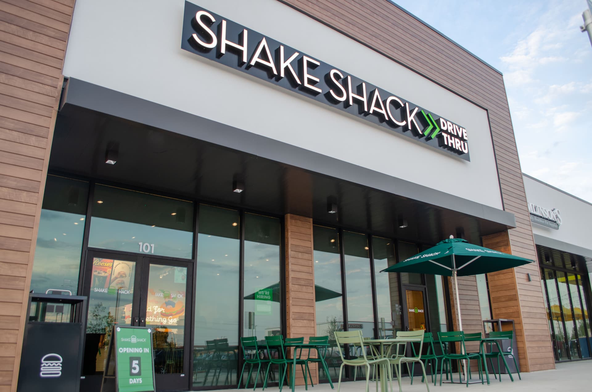 Shake Shack now open in Georgetown
