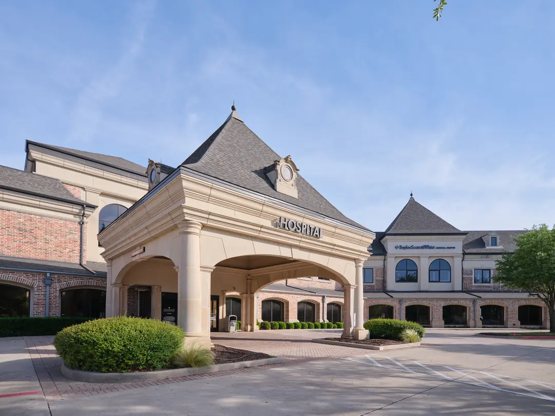 Baylor Scott & White Medical Center hospital entrance with covered drive-through portico under a clear blue sky.