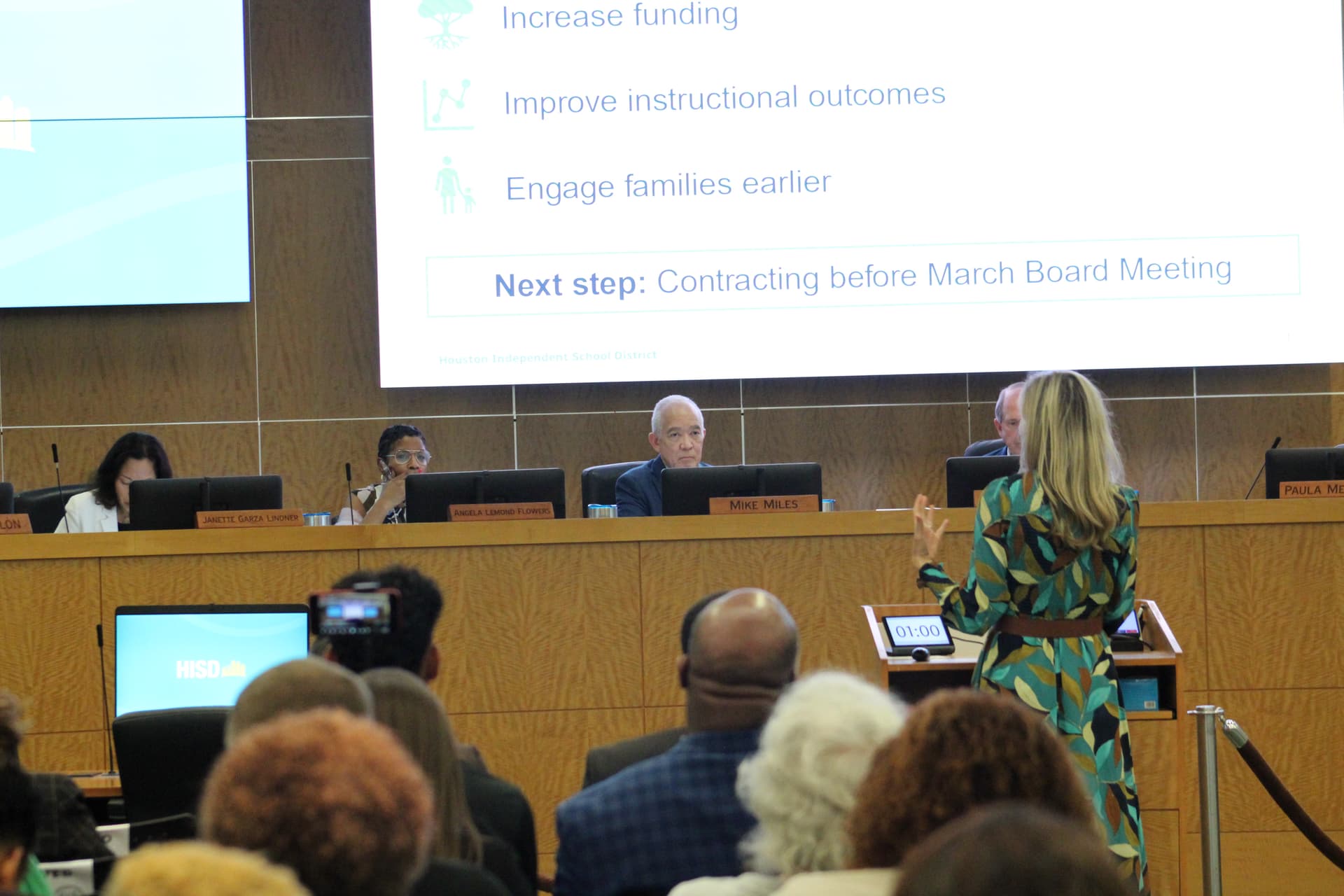 Houston ISD deputy superintendent leaves district