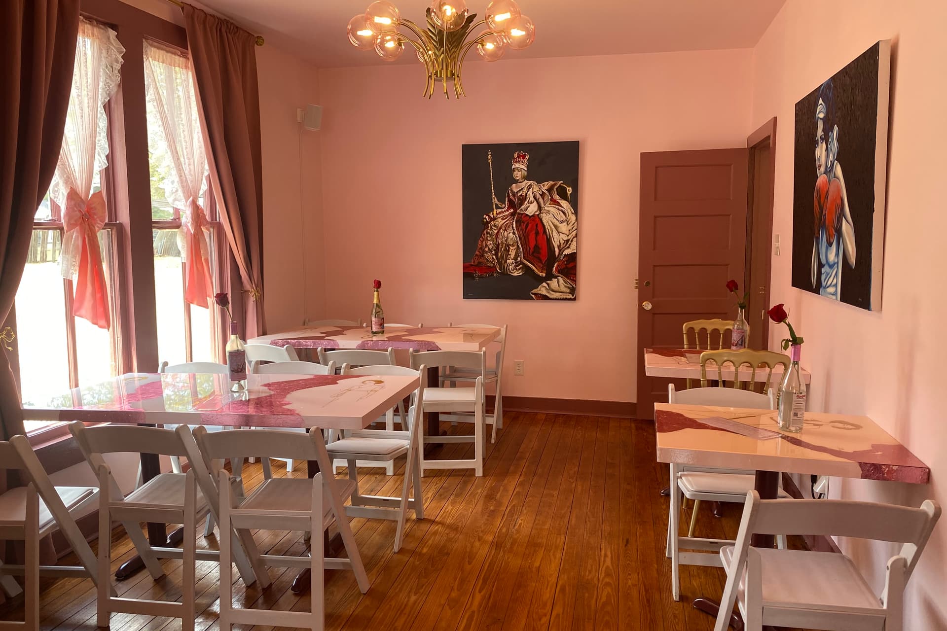 Housewife Rebellion opens art gallery, wine tasting room in Grapevine