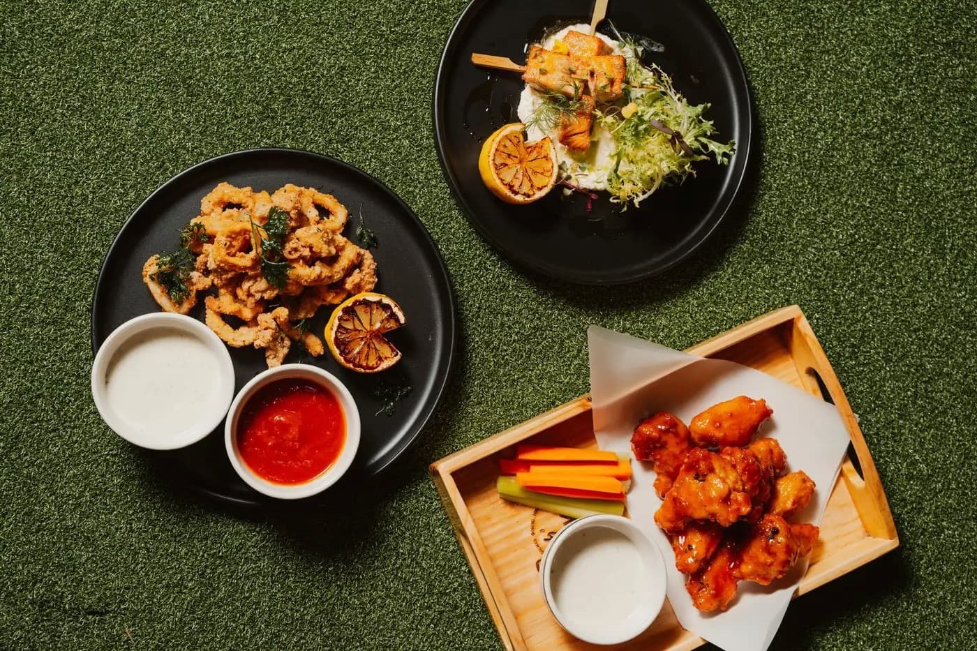Play golf and dine at Sip'Stroke Lounge in Plano