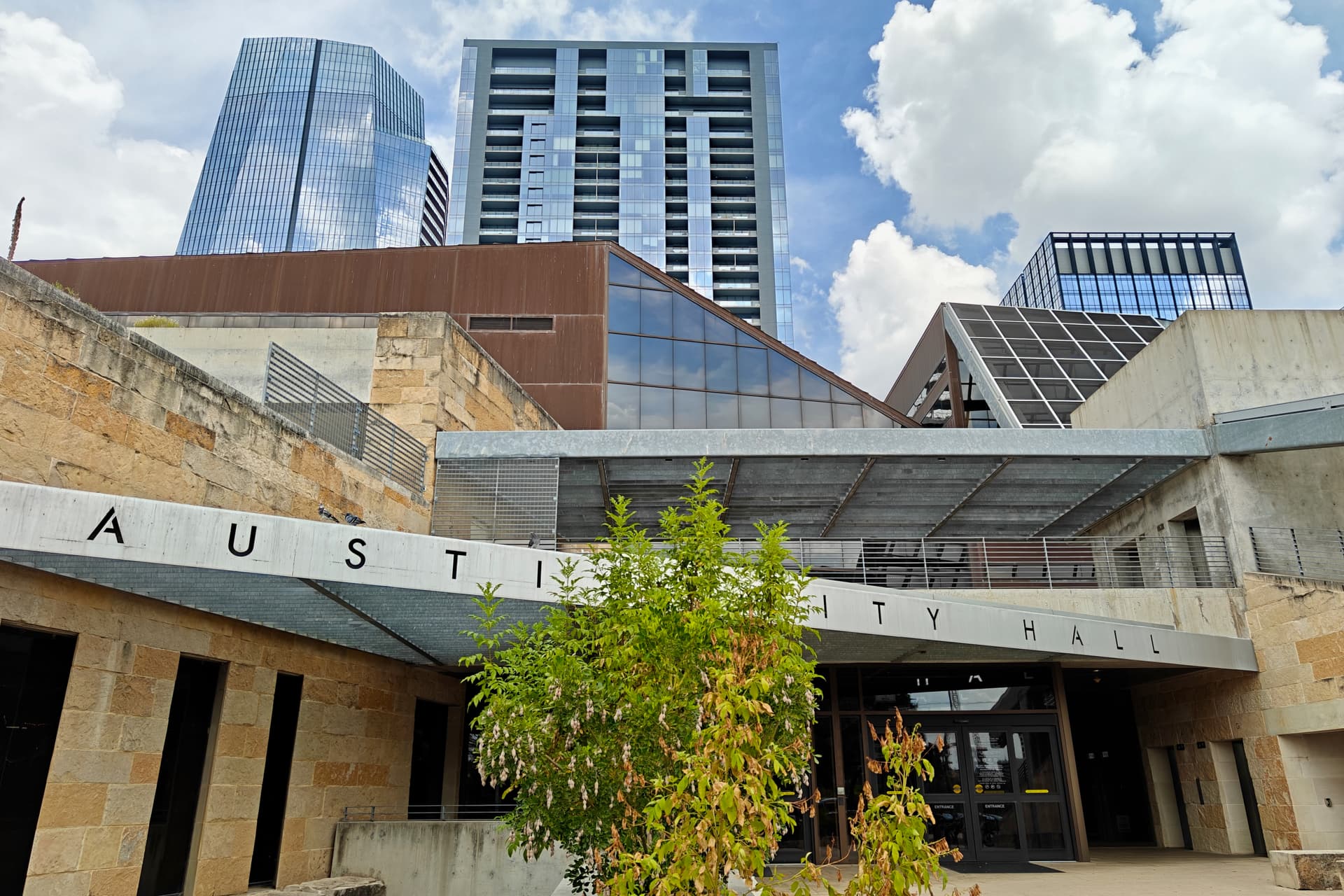 Council approves $4.1M in social service contract extensions amid ongoing reviews