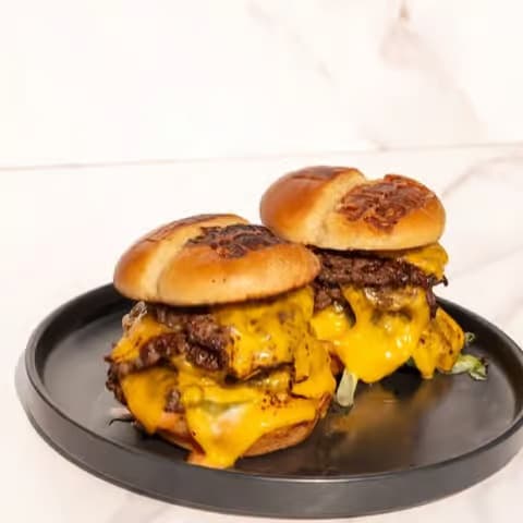 Halal smash burgers, hot dog food truck opens in Webster area