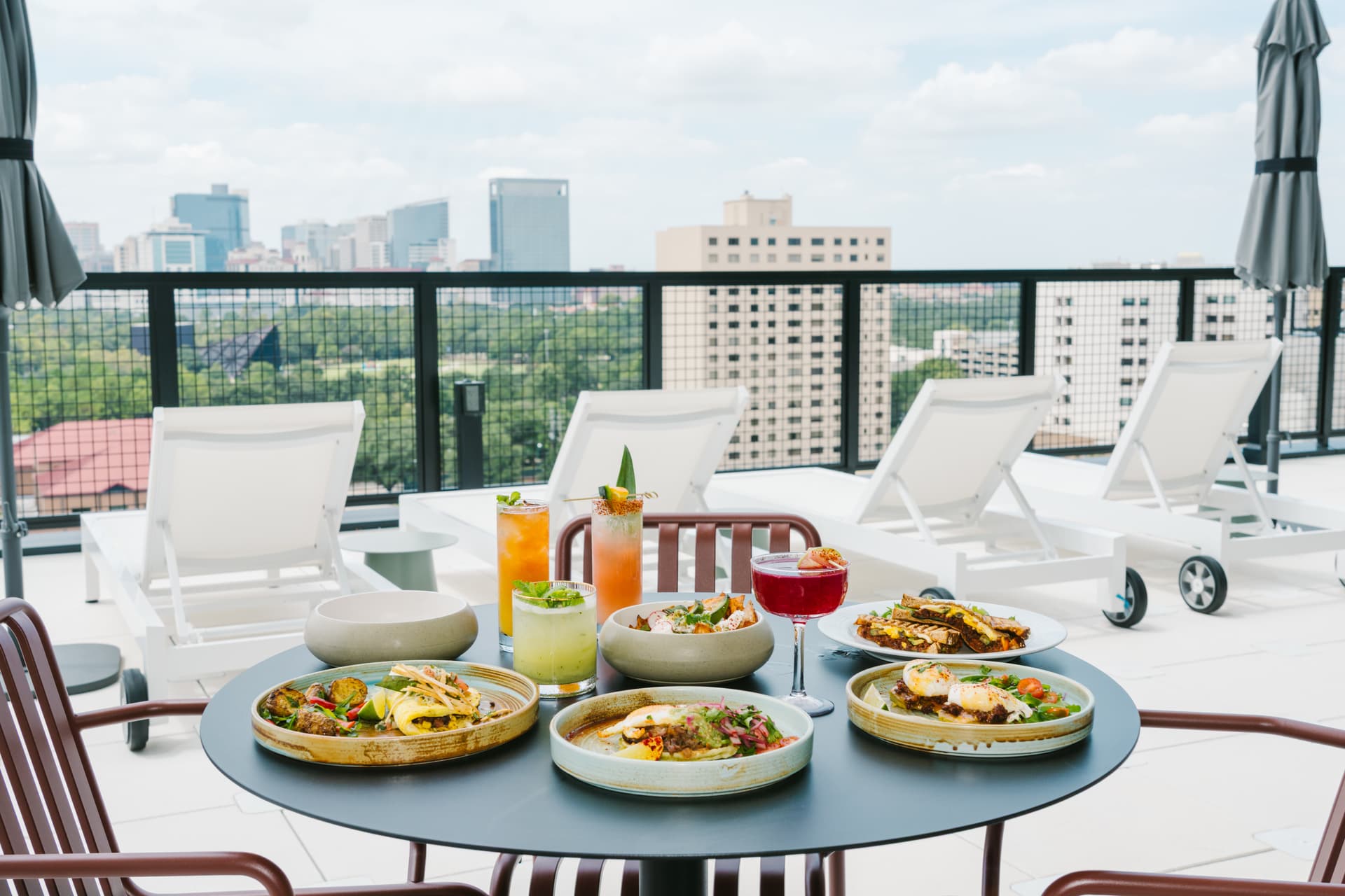 Rooftop pool, patio restaurant now open at Houston luxury high-rise Forme