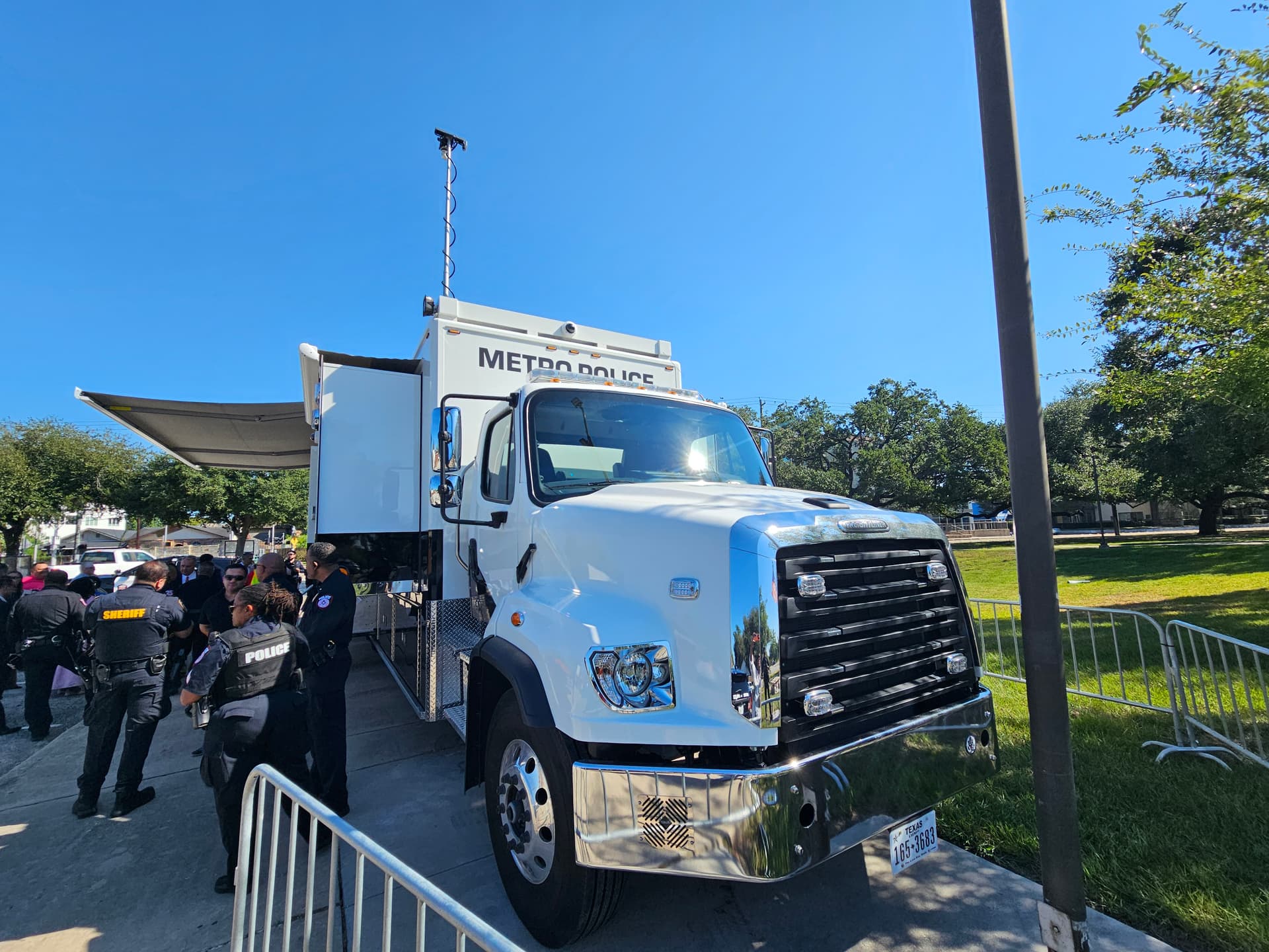 METRO Police unveil new mobile command center