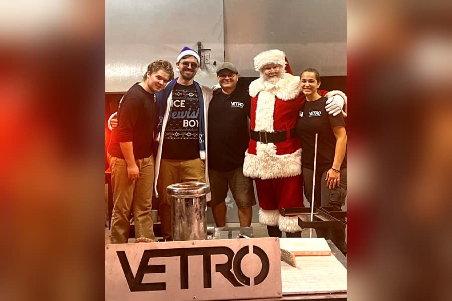 Vetro Glassblowing crafts holiday memories, Christmas traditions in Grapevine