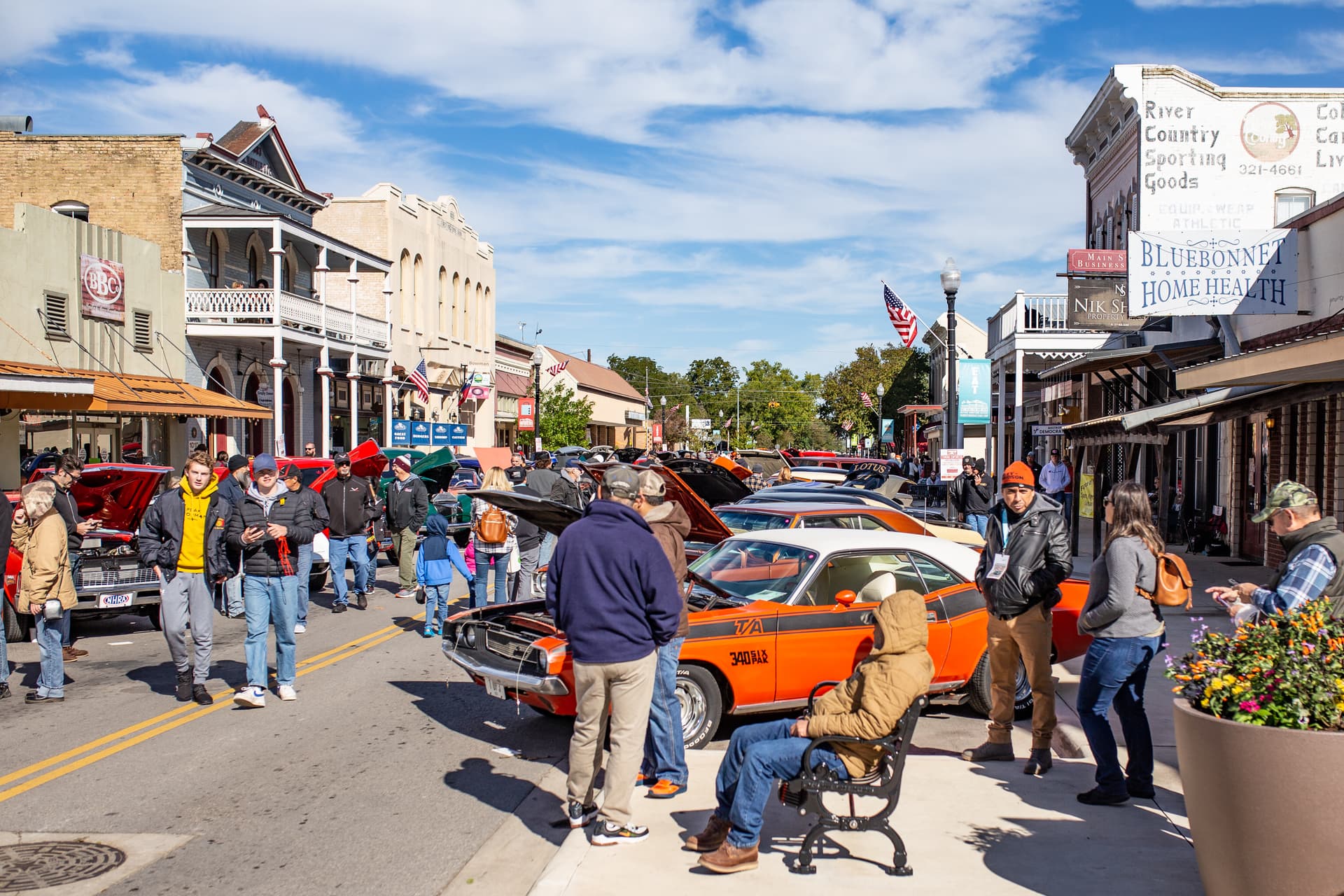 Classic cars, veterans tribute to take over downtown Bastrop