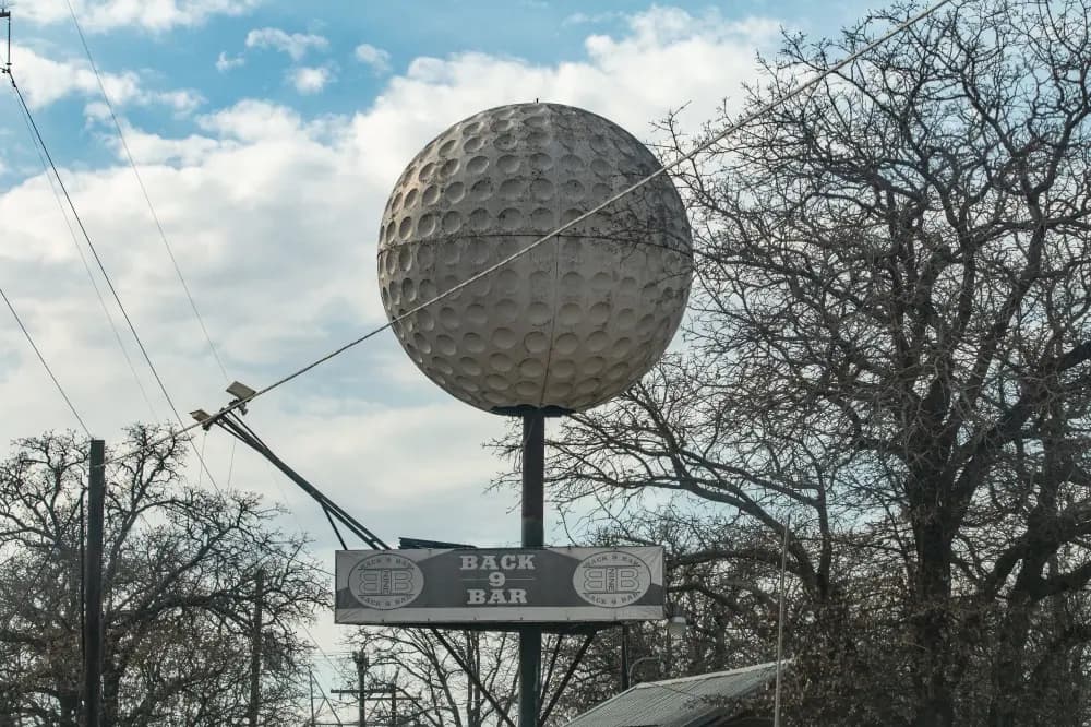 Miniature golf, live music returning to former Back 9 Bar space