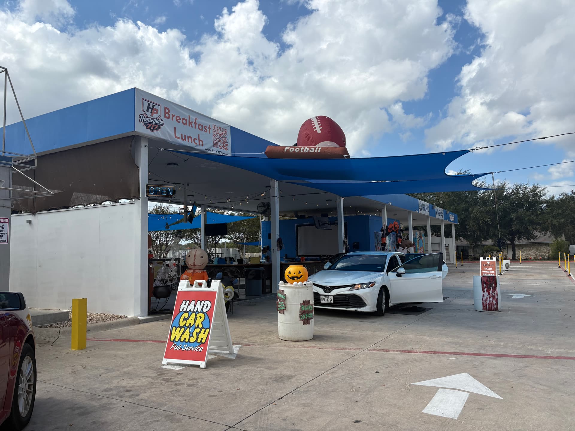 Food truck and car wash now open in Pflugerville