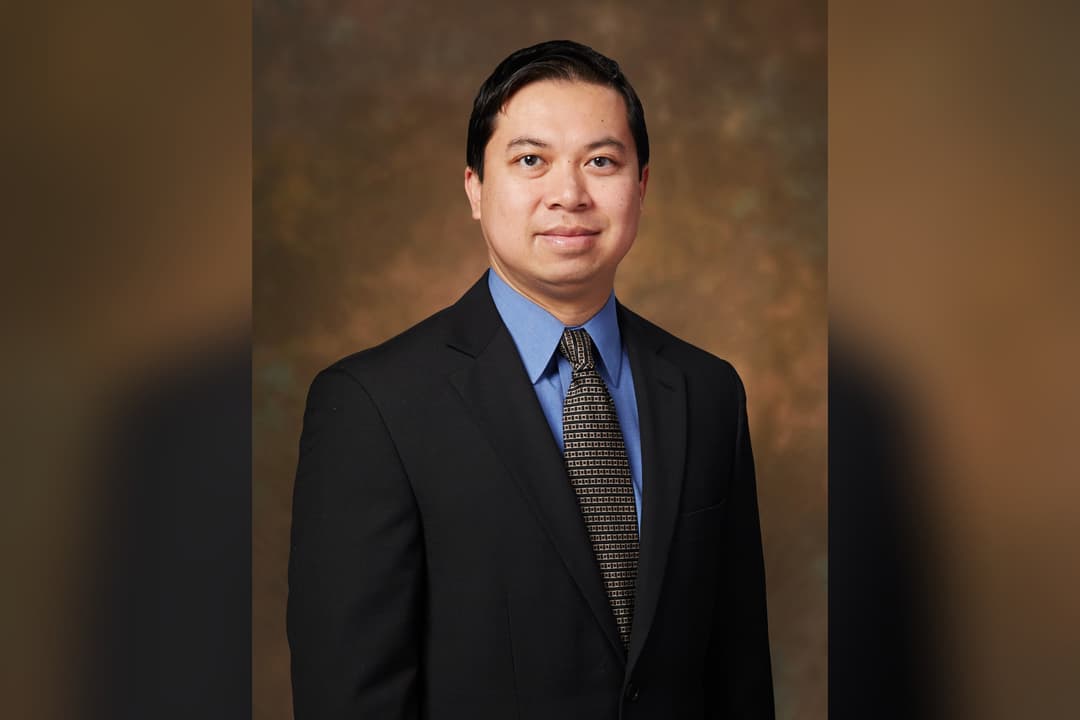 Dr. Tran headshot