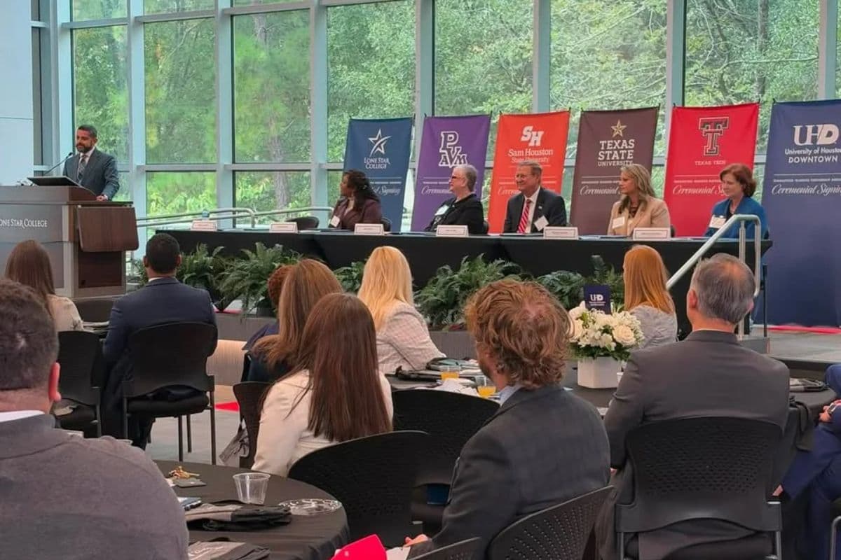 Lone Star College System formalizes college credit transfer partnership