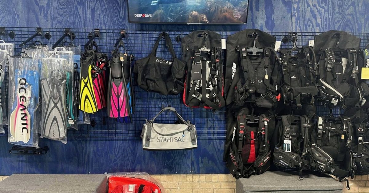 Deep Abyss Scuba offers diving classes for all skill levels in Humble