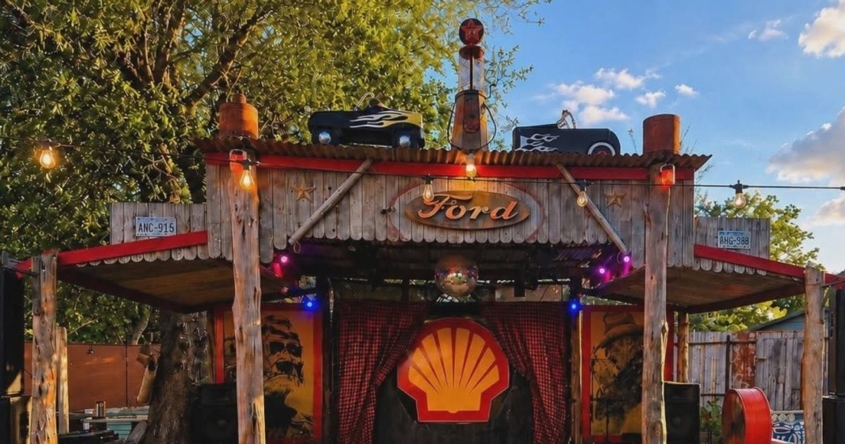 Manchaca Springs Saloon upgrades stage in South Austin