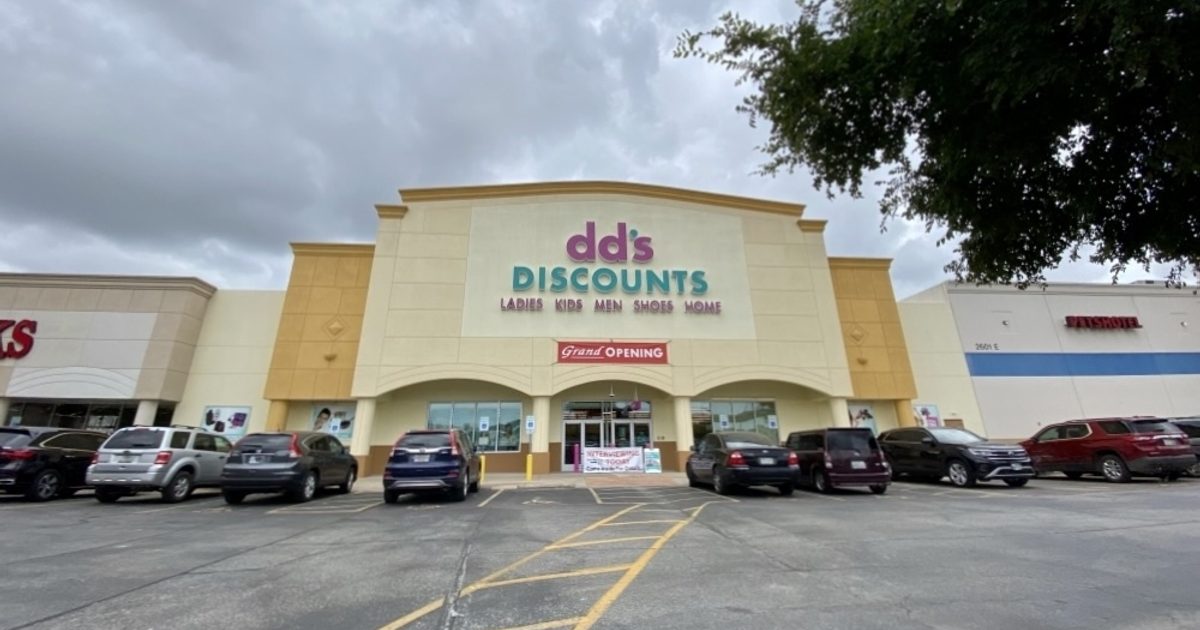 Large discount store prepares to provide savings to Houston residents with new store