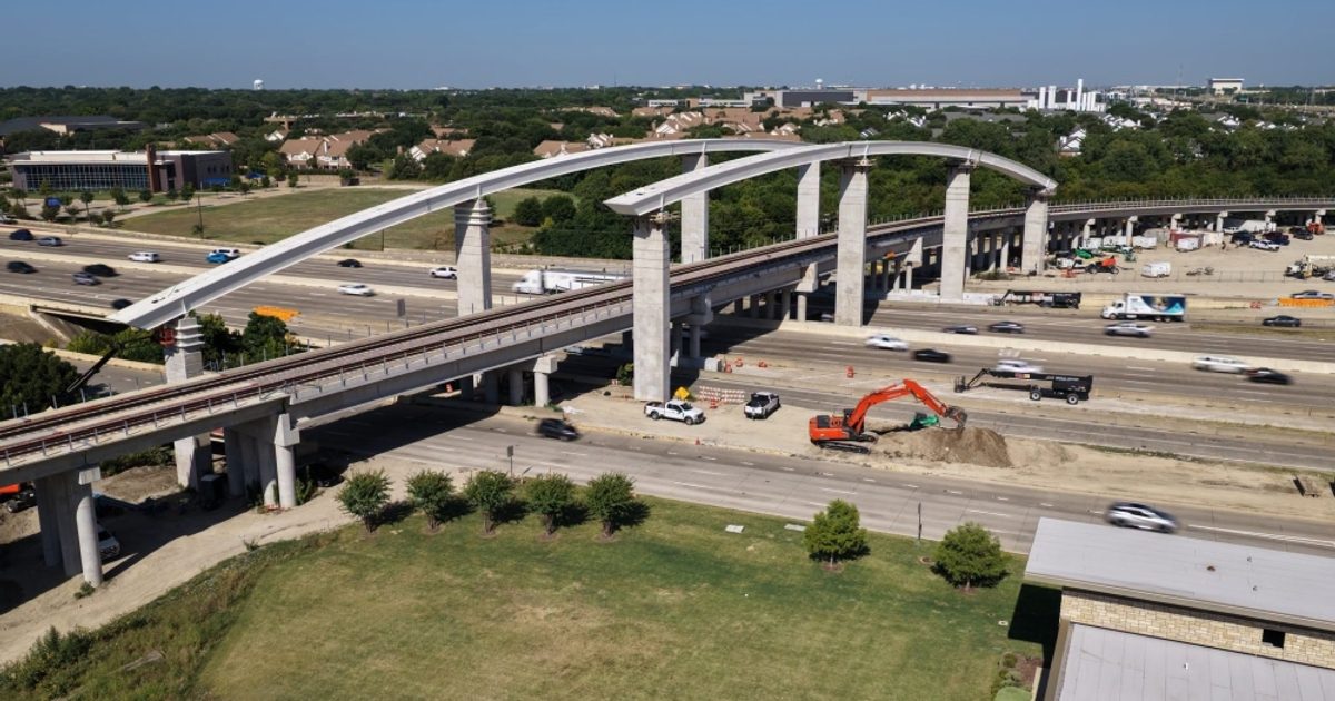 Arches installed over Richardson's US 75 DART bridge, lighting additions underway
