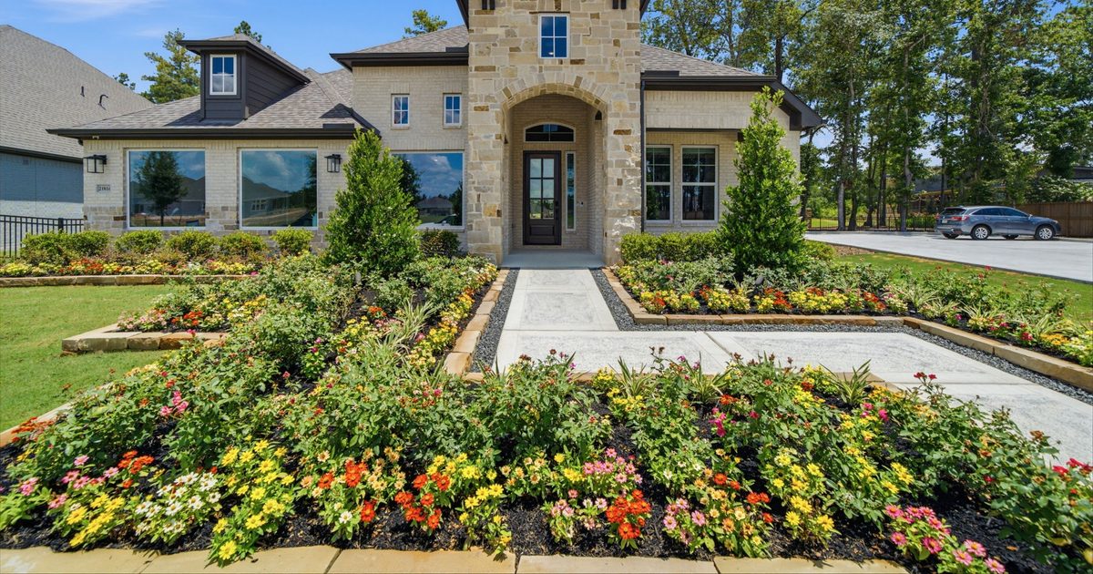 Caldwell Homes opens new model home in Fairway Pines